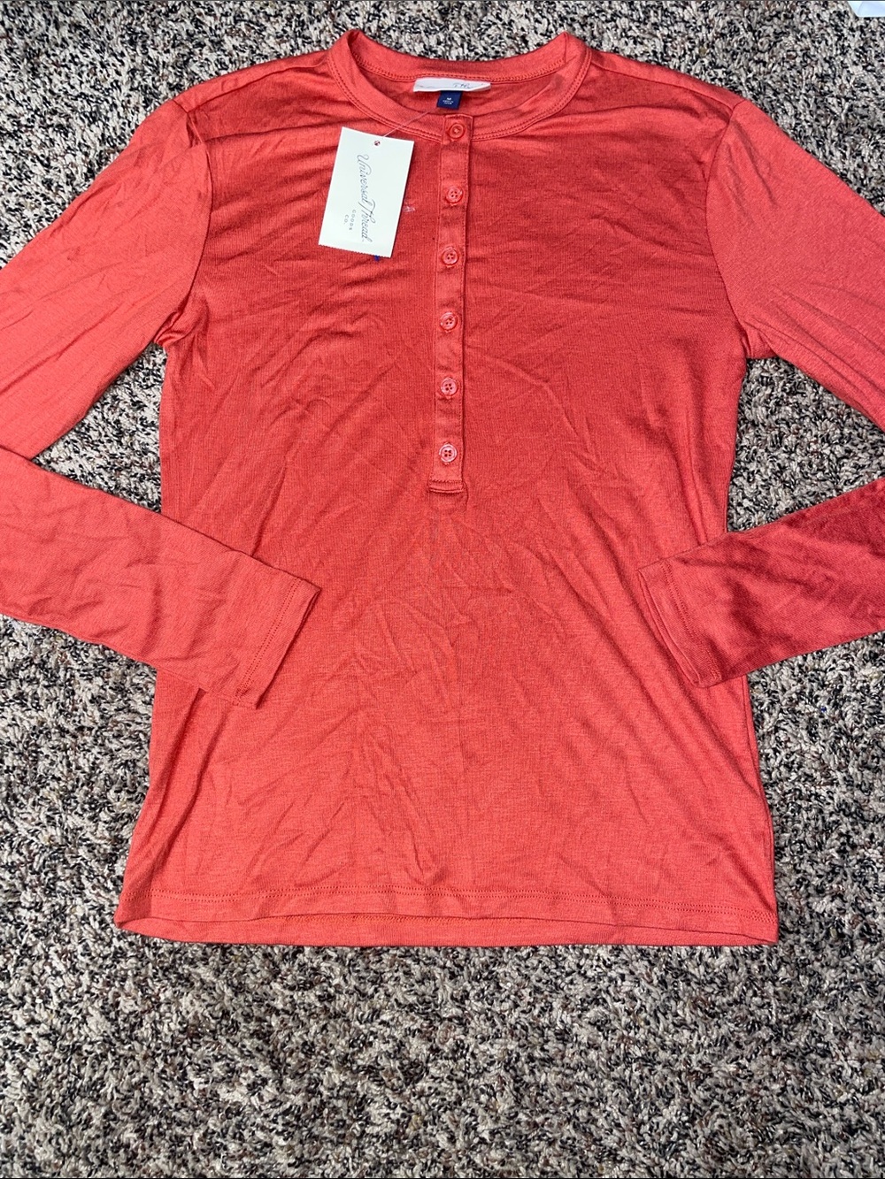 Universal Thread Woman’s Burnt Orange Lightweight Henley M NWT